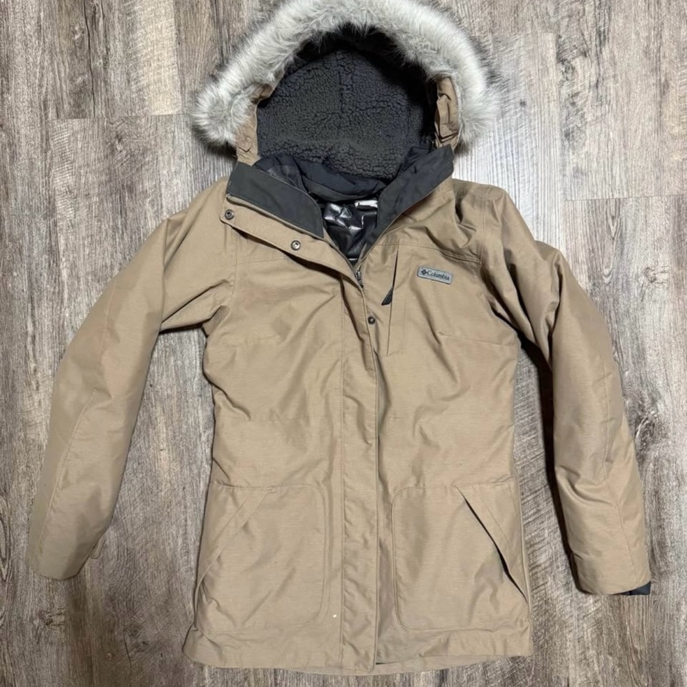 Columbia Women's Tan coat with Faux Fur Hood